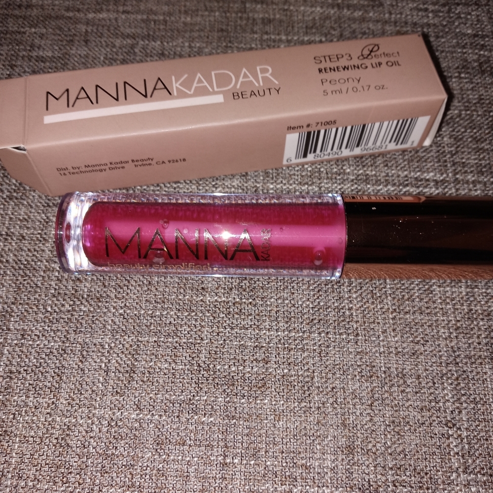 Manna kadar peony lip oil